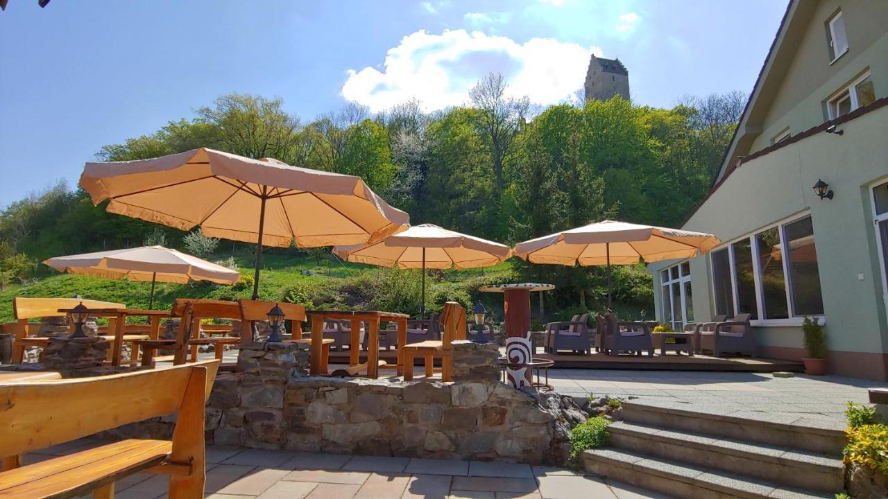 Pod Hradom Restaurant & Pension Topoľčany Dış mekan fotoğraf