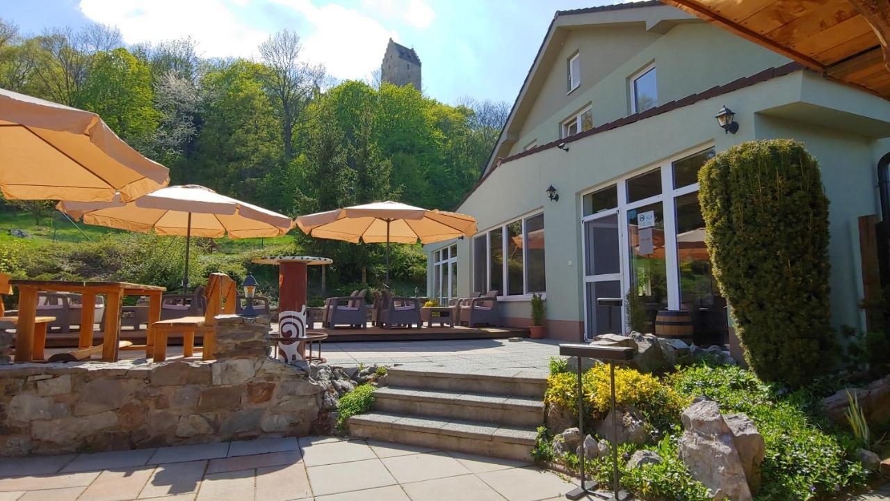 Pod Hradom Restaurant & Pension Topoľčany Dış mekan fotoğraf