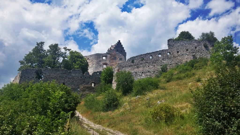 Pod Hradom Restaurant & Pension Topoľčany Dış mekan fotoğraf