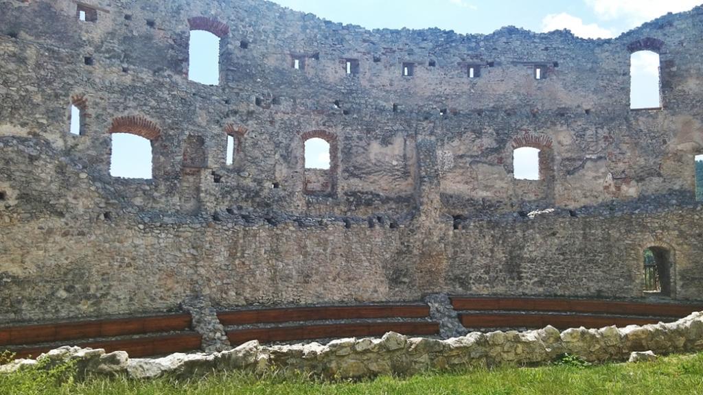 Pod Hradom Restaurant & Pension Topoľčany Dış mekan fotoğraf