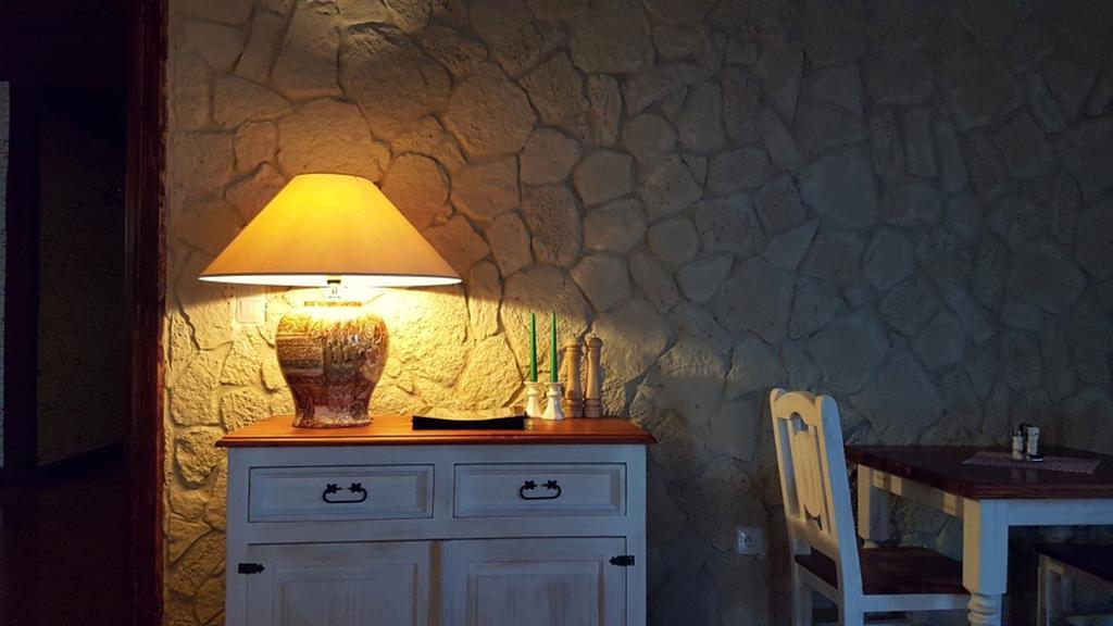 Pod Hradom Restaurant & Pension Topoľčany Dış mekan fotoğraf