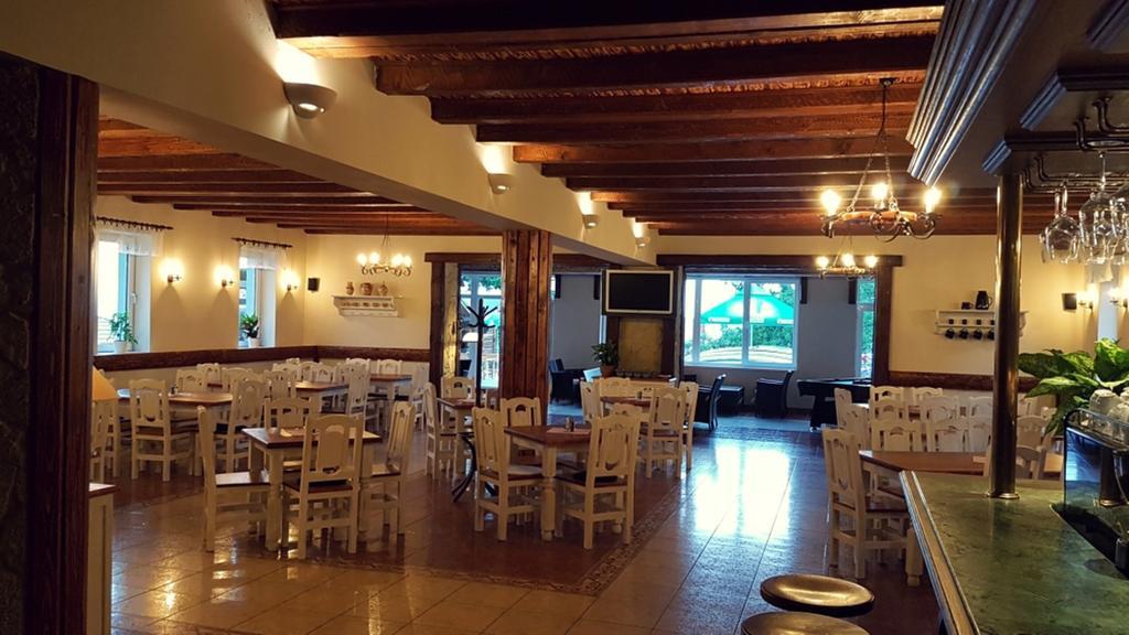 Pod Hradom Restaurant & Pension Topoľčany Dış mekan fotoğraf