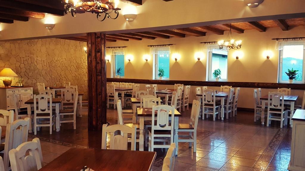 Pod Hradom Restaurant & Pension Topoľčany Dış mekan fotoğraf