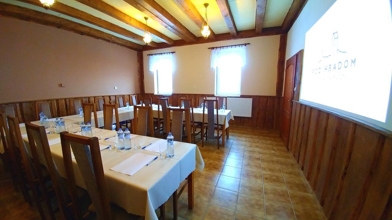 Pod Hradom Restaurant & Pension Topoľčany Dış mekan fotoğraf
