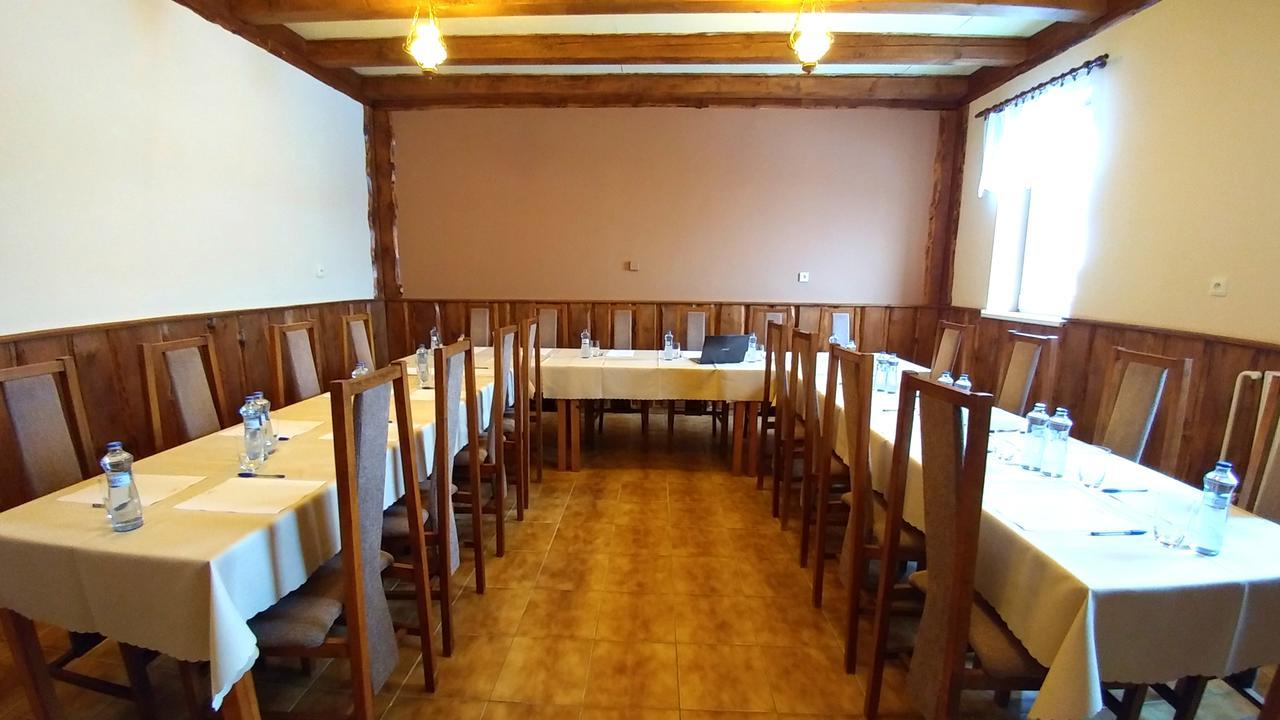 Pod Hradom Restaurant & Pension Topoľčany Dış mekan fotoğraf
