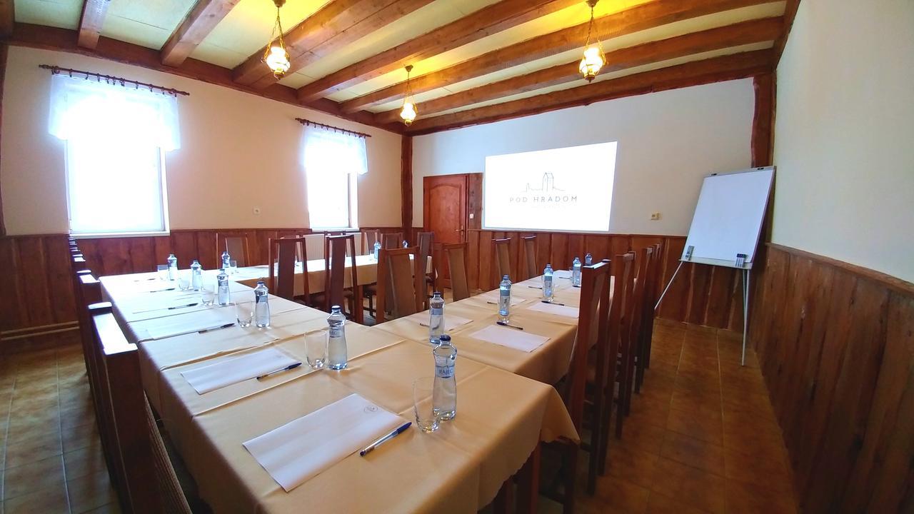 Pod Hradom Restaurant & Pension Topoľčany Dış mekan fotoğraf