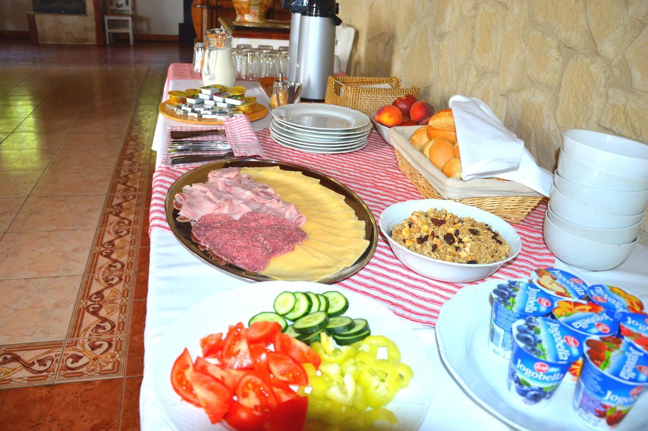 Pod Hradom Restaurant & Pension Topoľčany Dış mekan fotoğraf